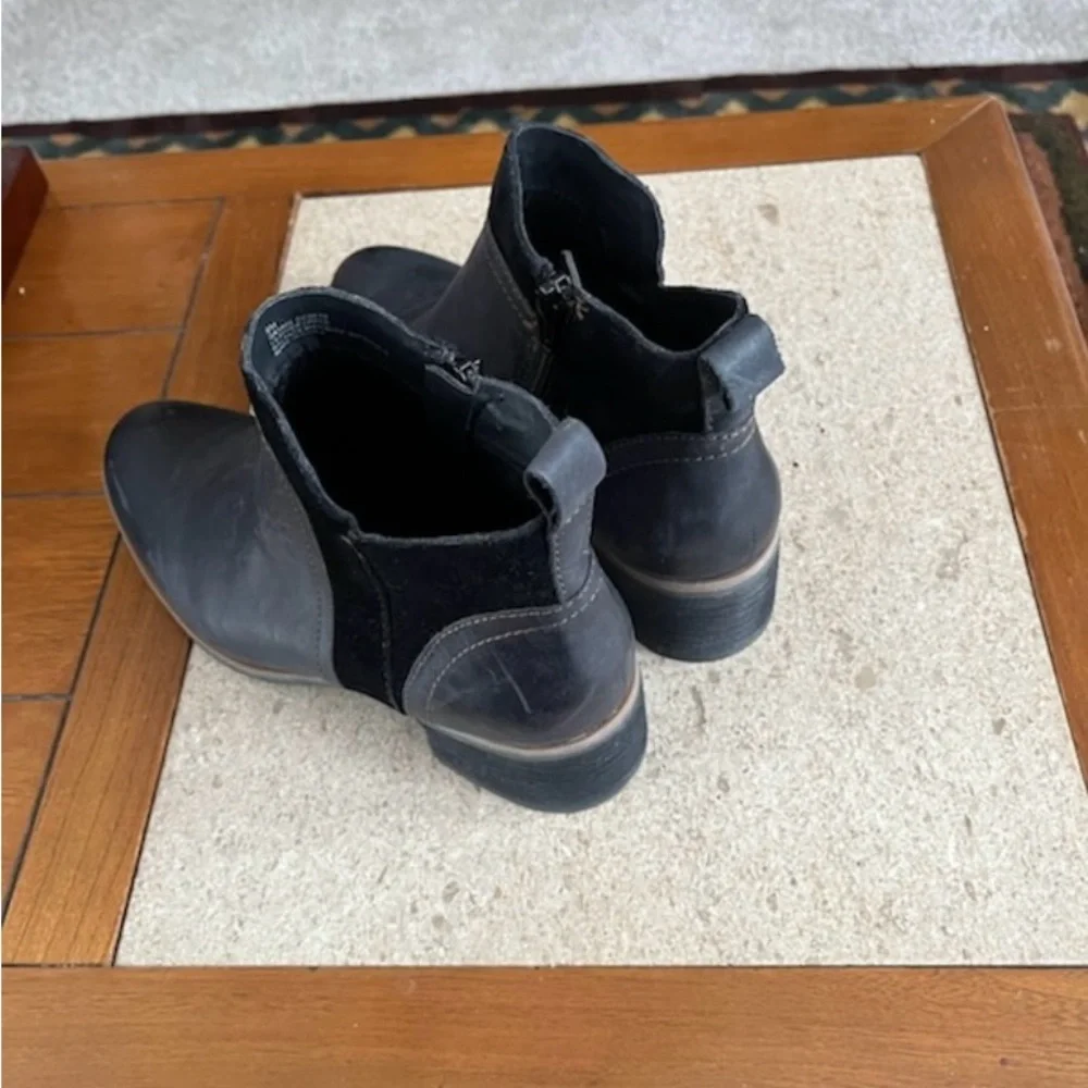 Korks Black Leather Women’s ankle boots Size 6 Excellent like NEW Condition